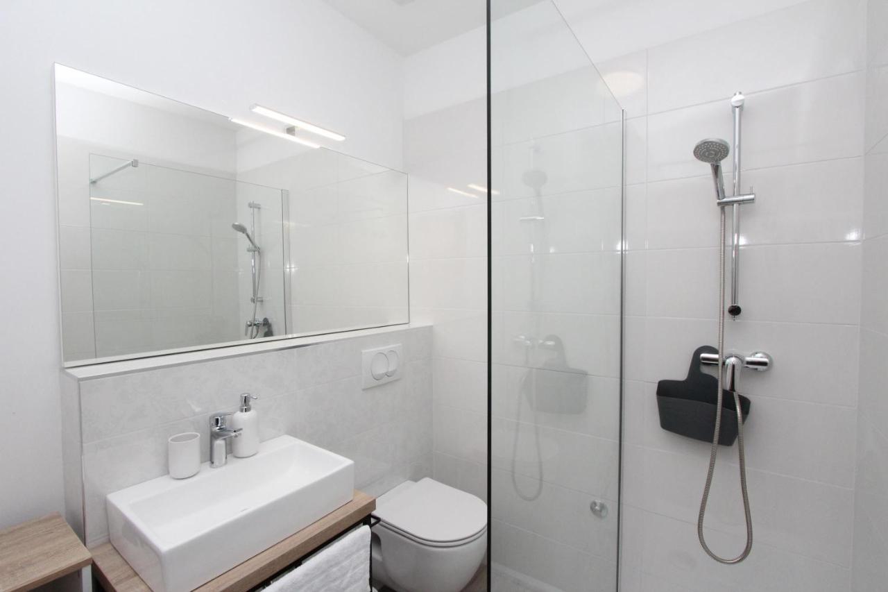 Apartments Eni 罗维尼 外观 照片