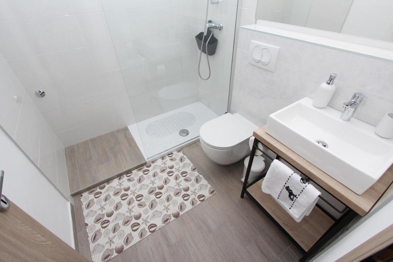 Apartments Eni 罗维尼 外观 照片